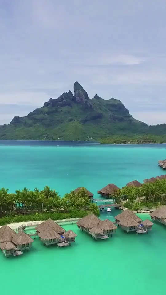 博拉-博拉岛是一个充满诗情画意的岛屿.