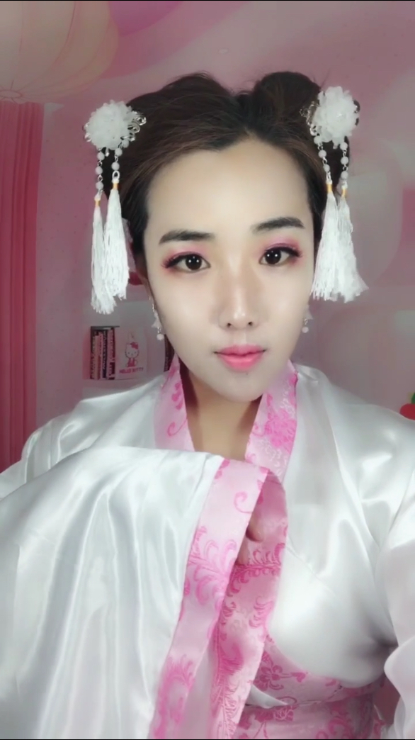 短发扎古装发型这样扎