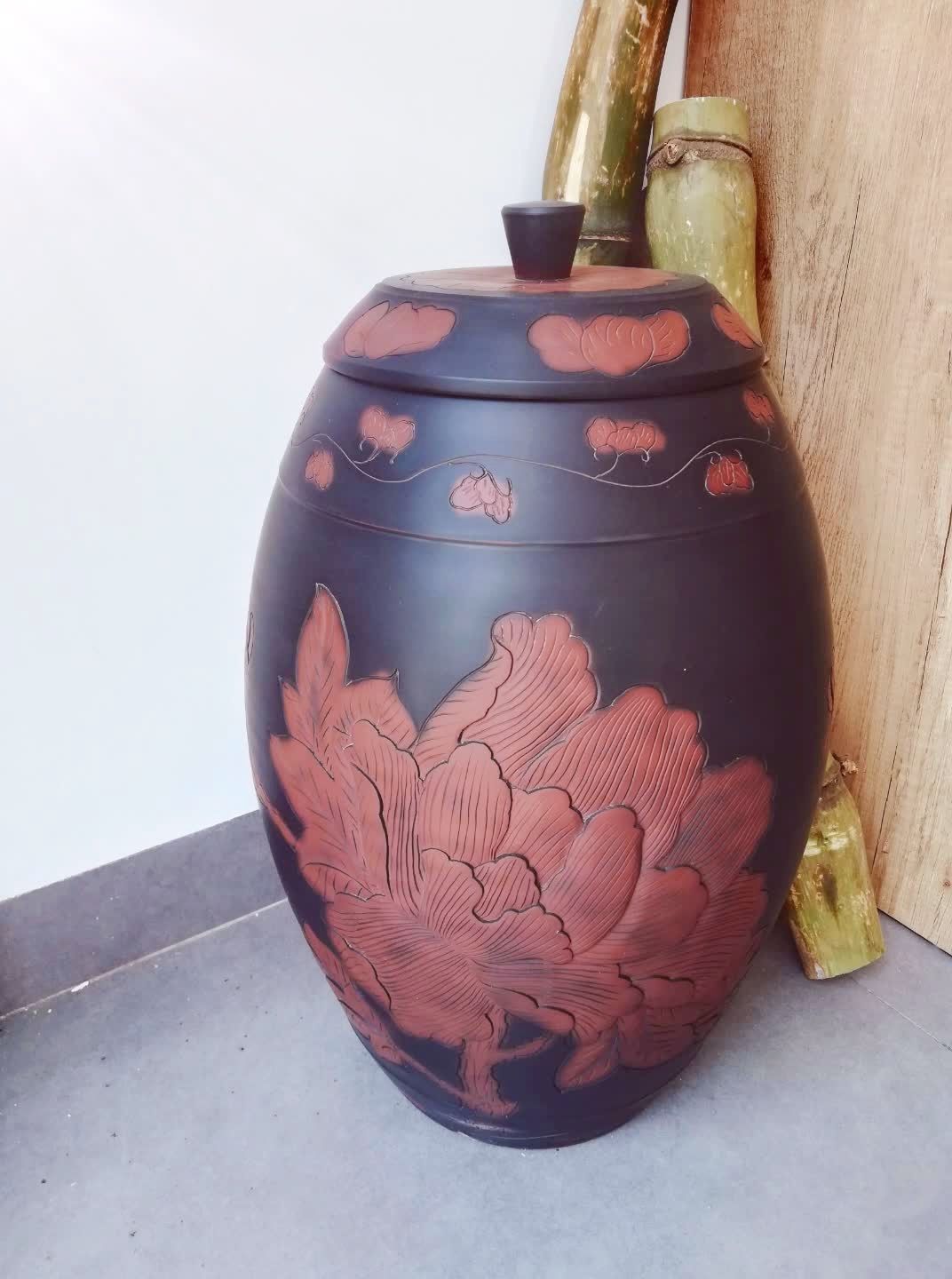 云南建水紫陶浮雕荷花茶叶罐