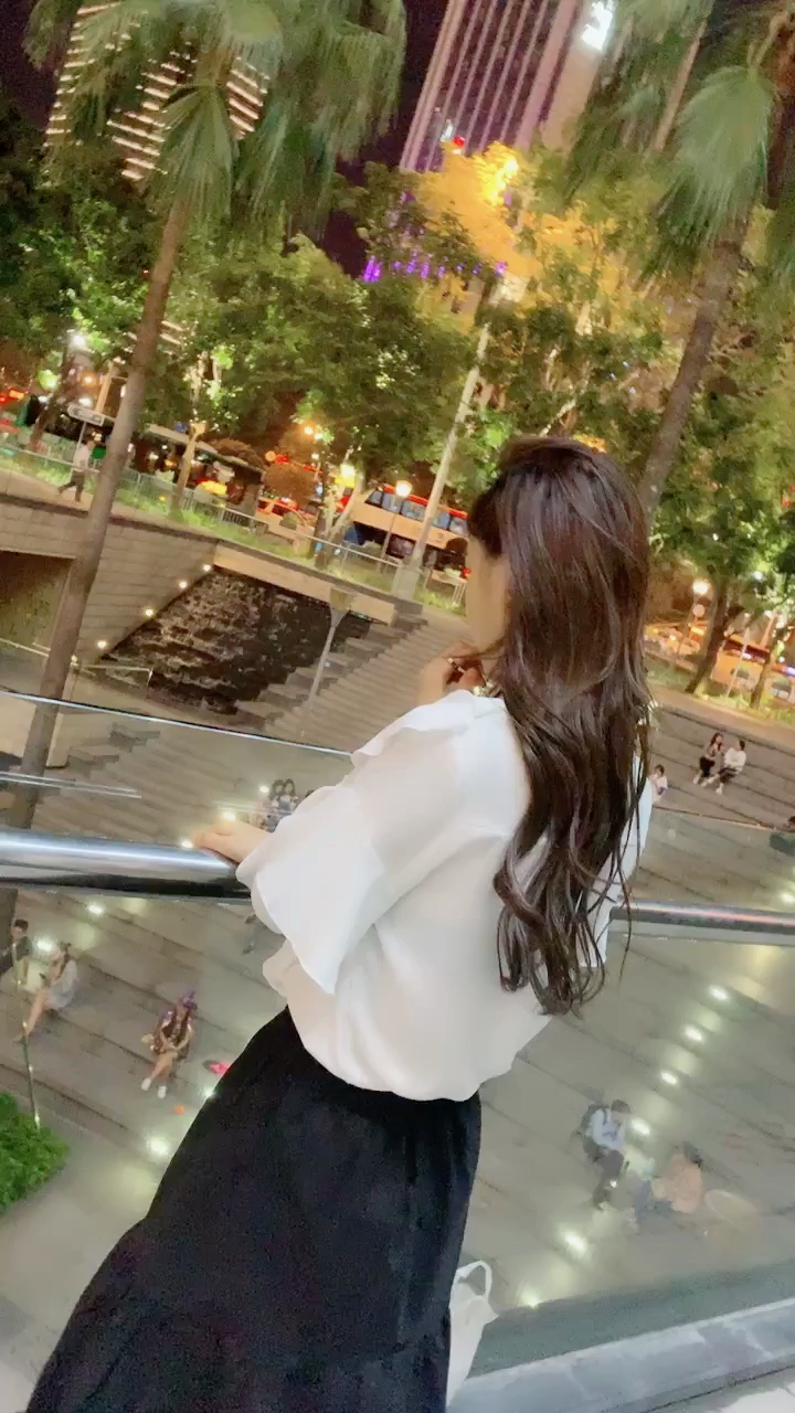 这个女孩转头么一瞬间,我