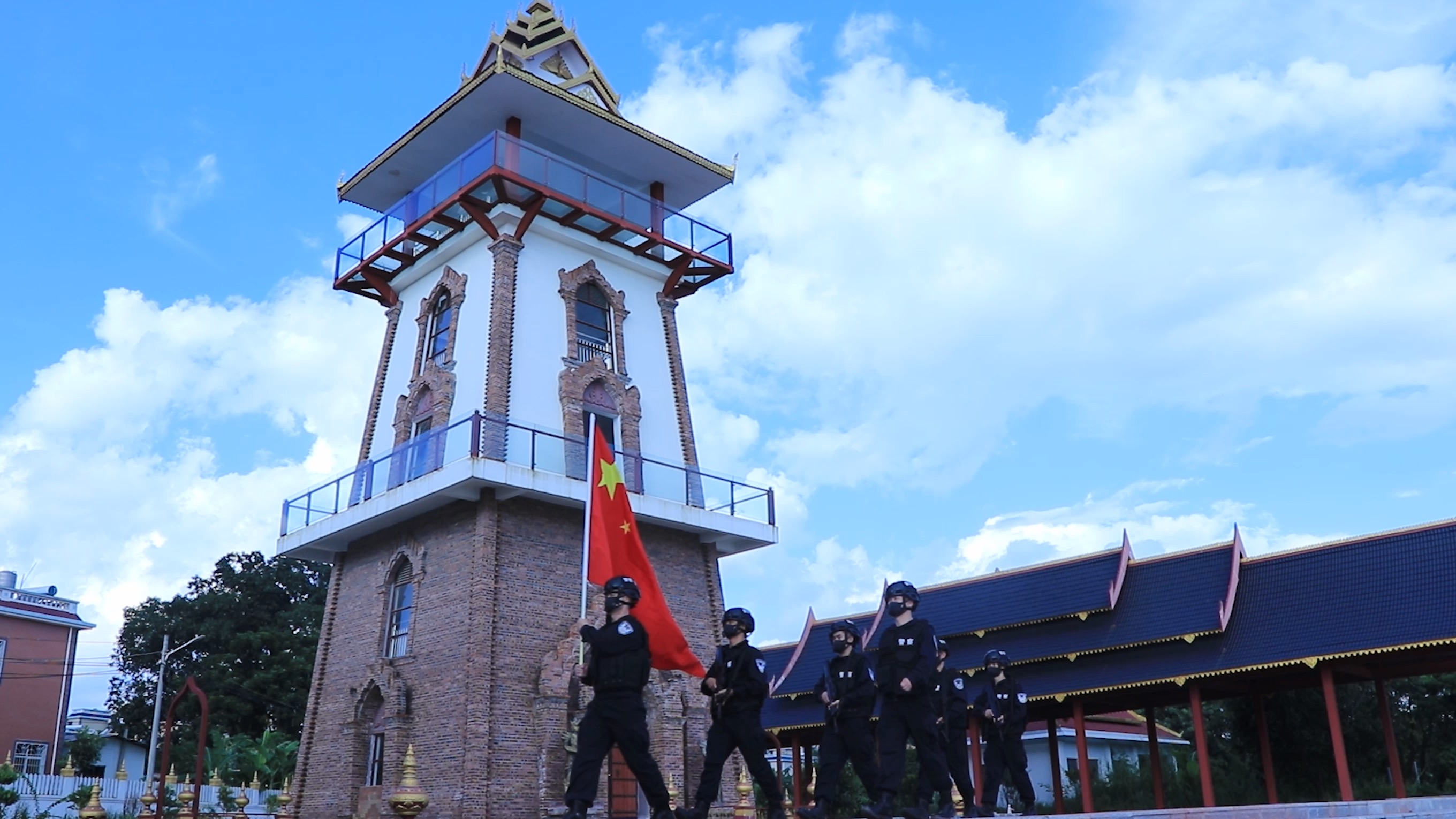 来自中缅边境的节日祝福:云南出入境边防检查总站瑞丽边检站民警忠诚