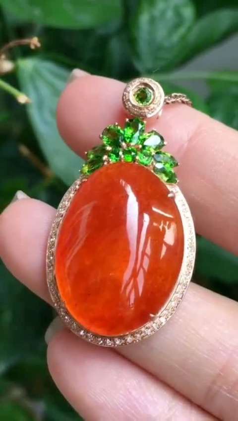 细腻木那红翡料子 冰种红翡蛋面吊坠 时尚靓丽款设计