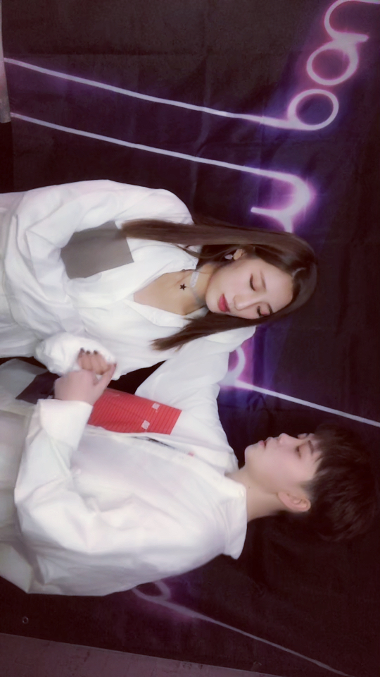 这波双人手势舞 我觉得可以双击一下了 ～ 最近最满意作品 没有之一