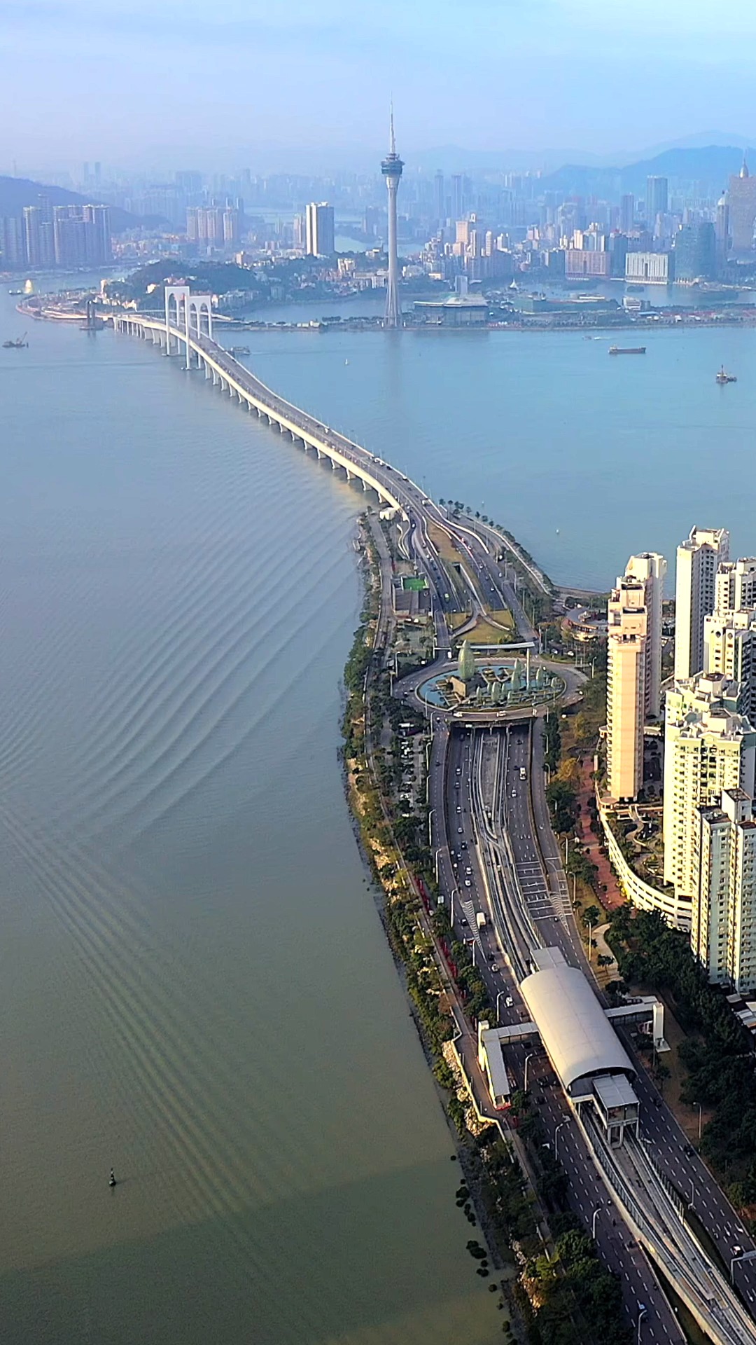 澳门西湾大桥,连接澳门半岛与氹仔岛的跨海通道之一