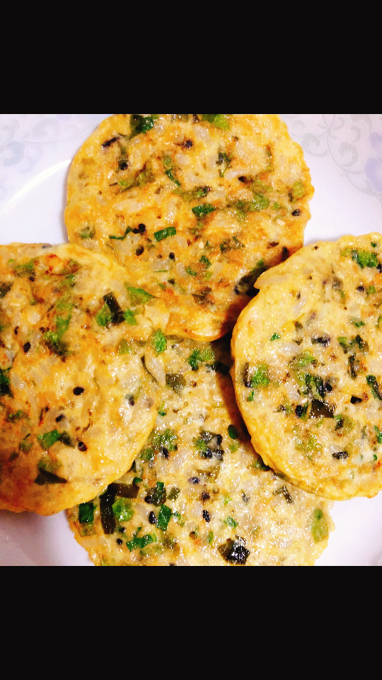 96登宝最爱的【香煎米饼】12m  食材:生菜,菠菜,裙带菜,虾仁,自制