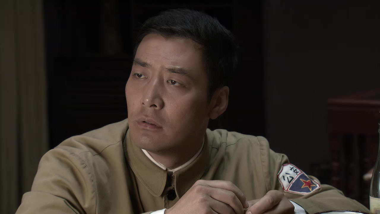 盾神曹政和大家说孙四康给他出了个难题,怎么都想不明白,众人给他分析