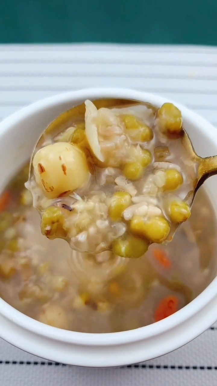 绿豆百合糯米粥,请收好,清热去火,特别适合火气大的家人们喝,收藏试做