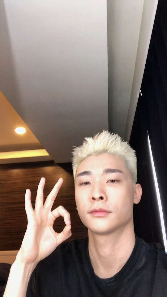 快速简约男淡妆.