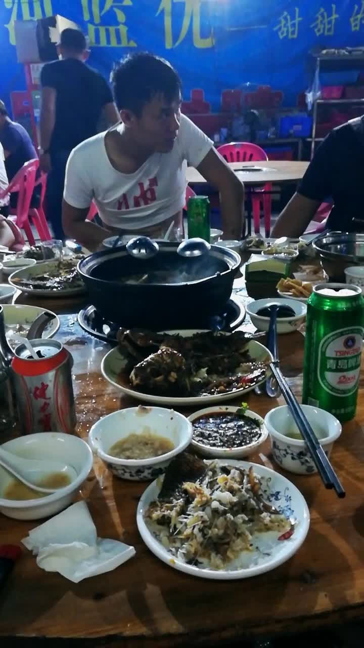 吃饭喝酒,啥都不谈,兄弟们开心就好.