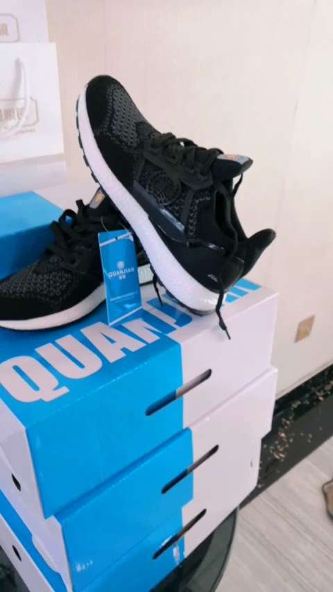 权健鞋不带骨正基的黑色39码,限时抢购一百八一双😀,有兴趣的亲人们