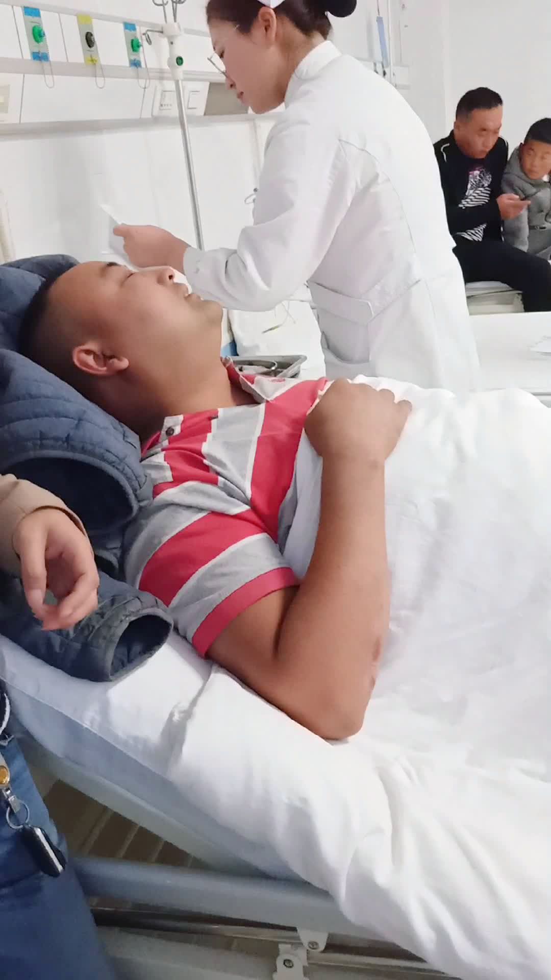 退役军人怕打针,好丢人啊