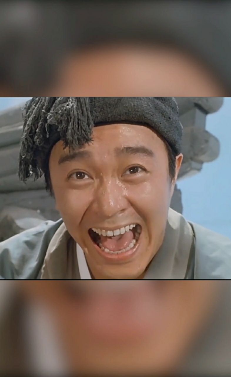 唐伯虎幻想亲到了秋香,笑的得意忘形