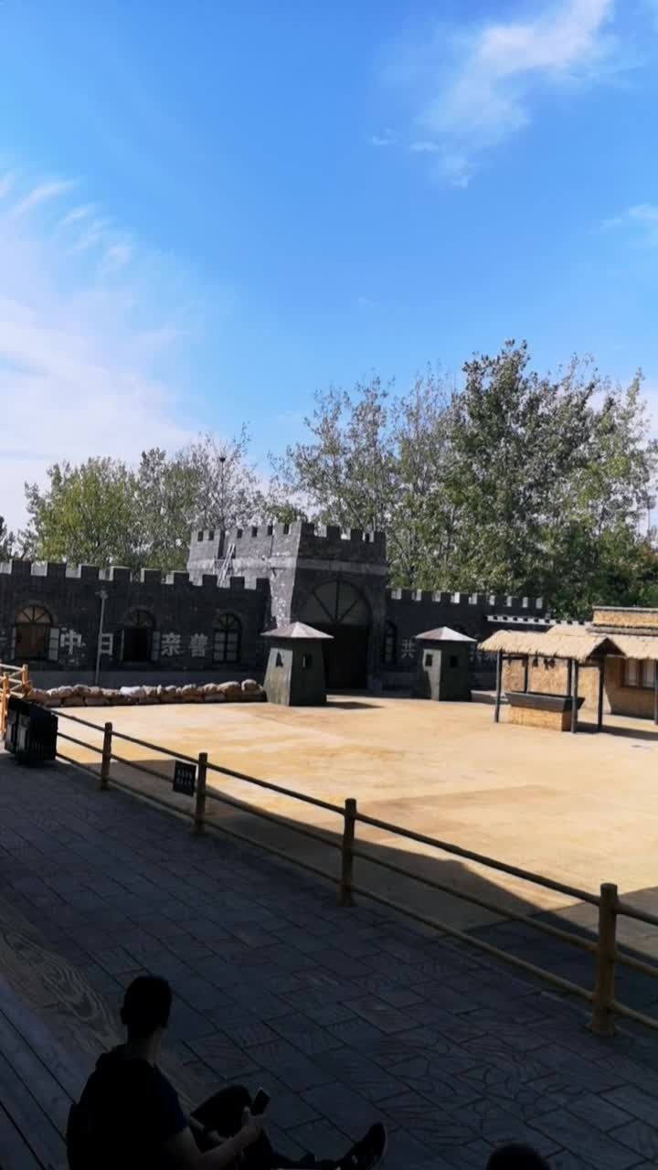 红色教育:高家庄地道战表演场景