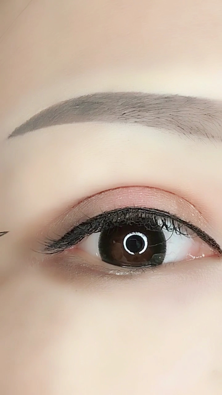 化个高冷的倒勾眼线