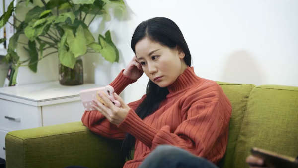 天天逗事:如何求婚才能让女友感动得流泪?