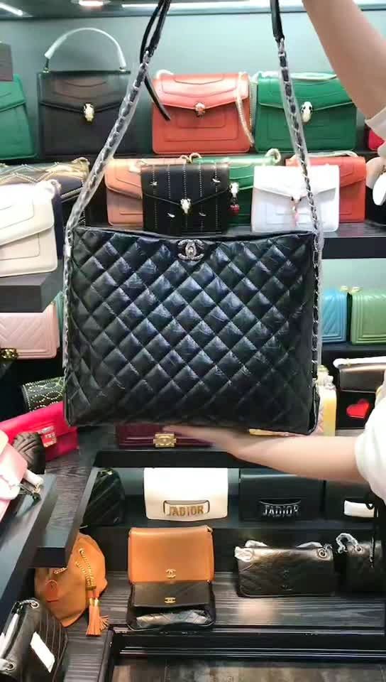 香奈儿7415这个大包,网红大爆款,冬季大包包,看过来微信号:yqy