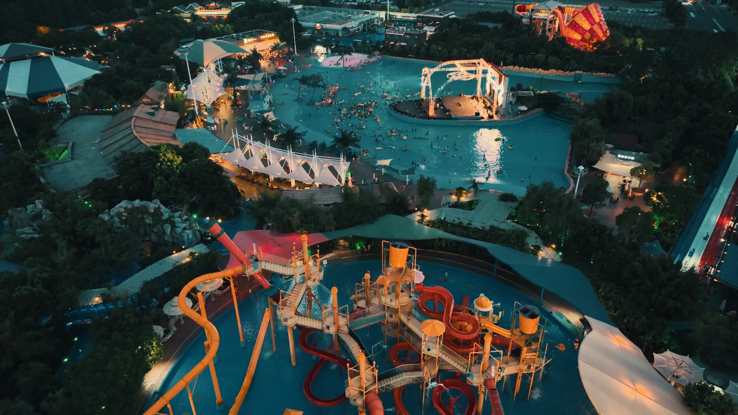 小特带你提前感受一下水上音乐节有多嗨