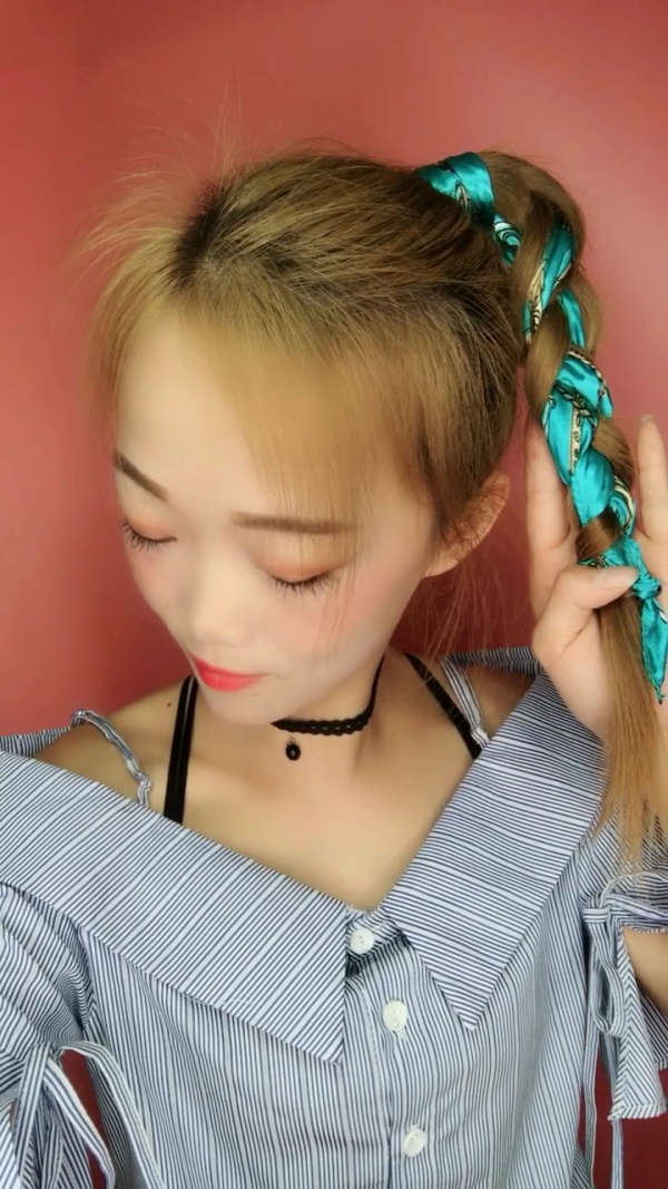 丝巾编高马尾麻花辫