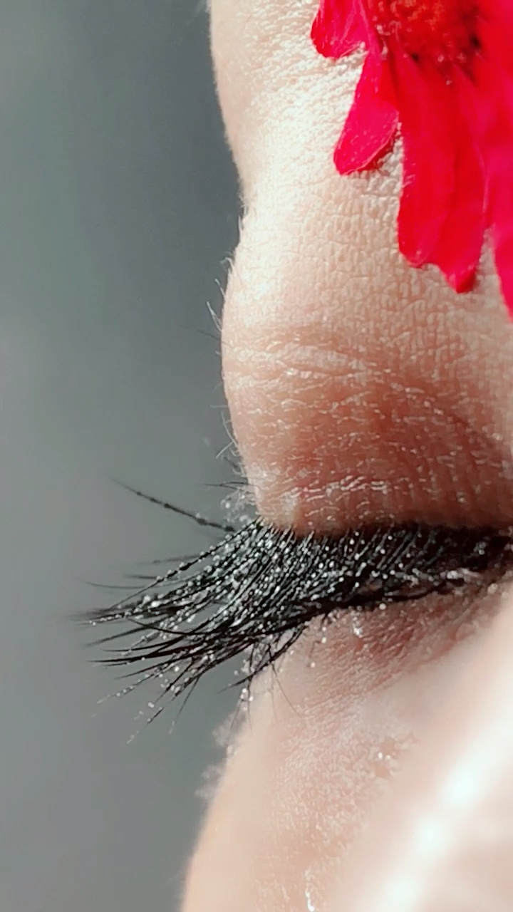 睫毛上冻了,好冷