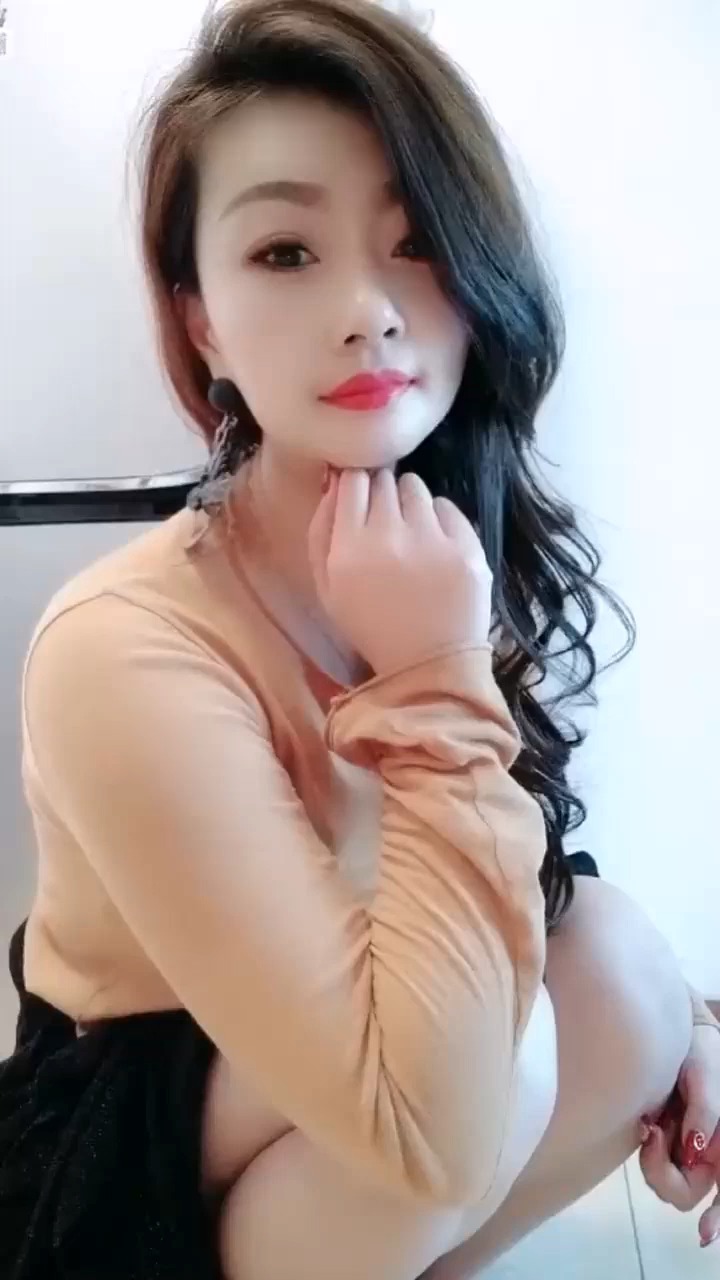 爱自拍的气质女人,时尚有范真是女神!