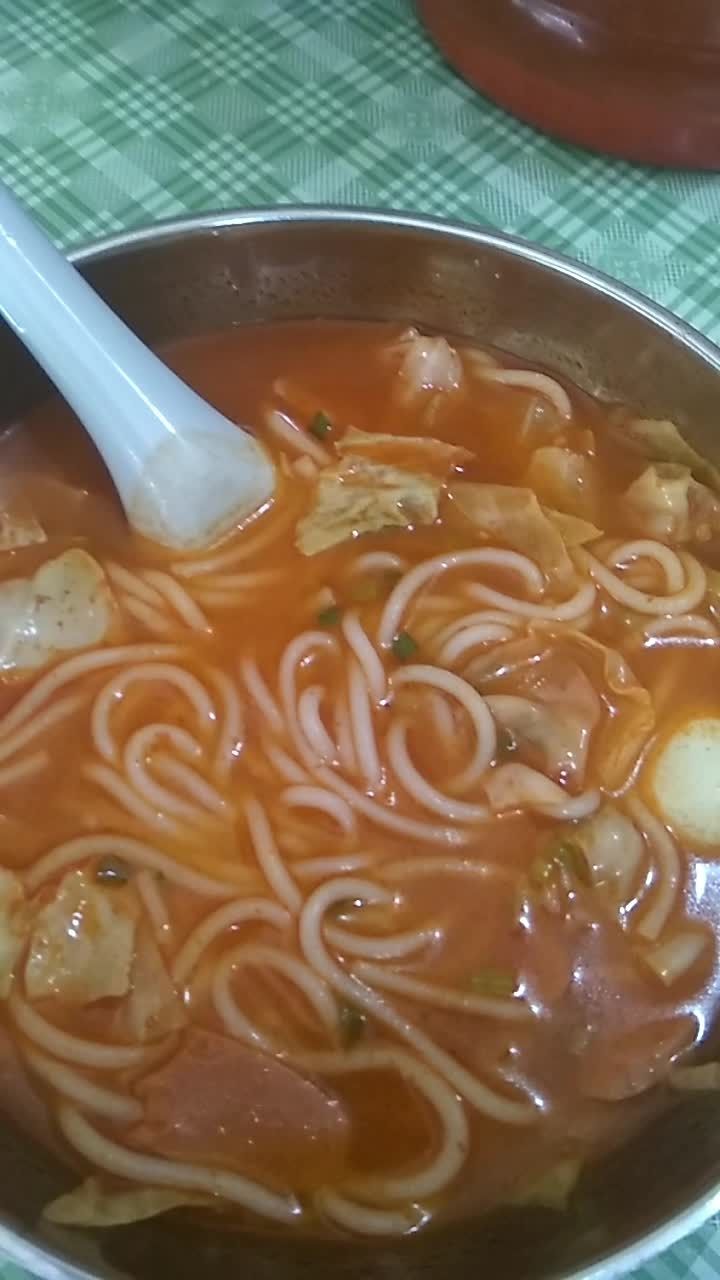 来凯里,千万别错过这个红酸汤砂锅粉