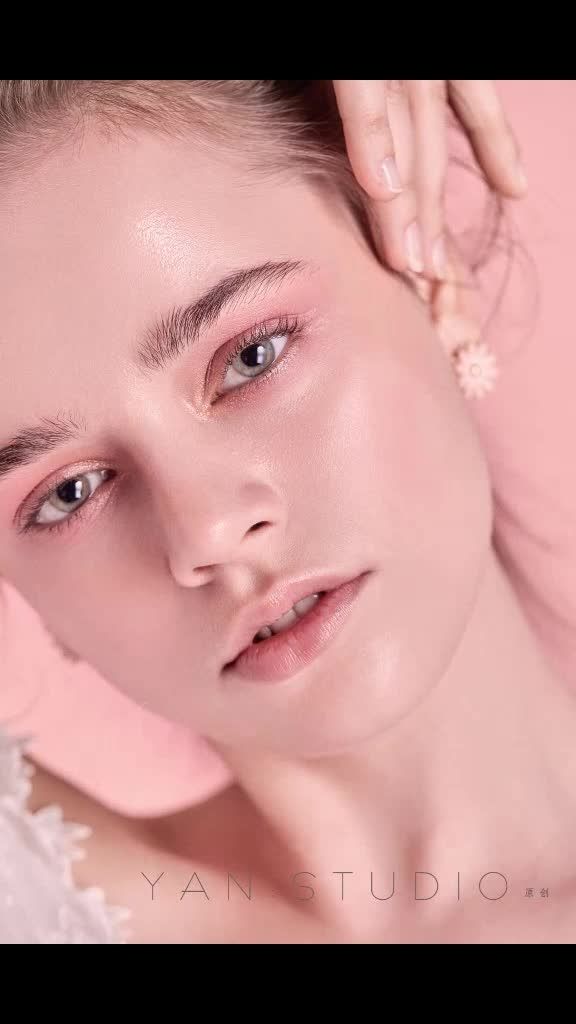 昆明学化妆#原创～粉色少女心,颗粒质感妆效,果然美的不一样.