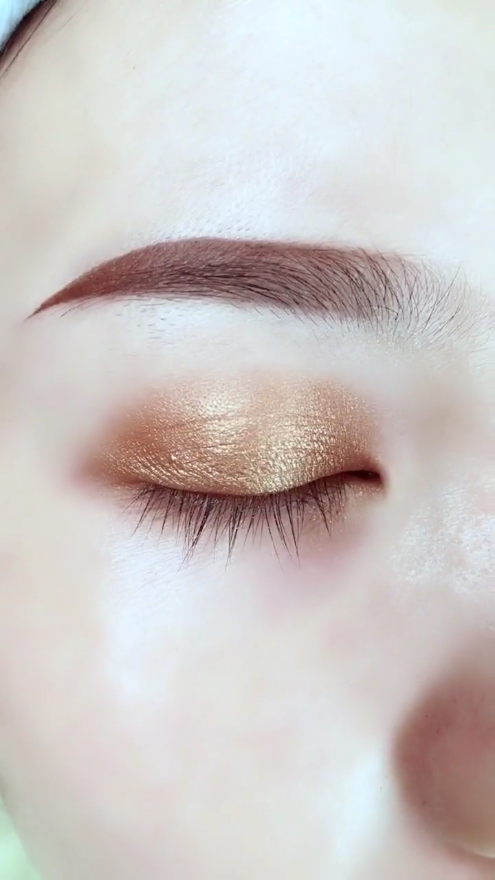 单一个色画画满眼皮是错误的眼影画法74正解请看