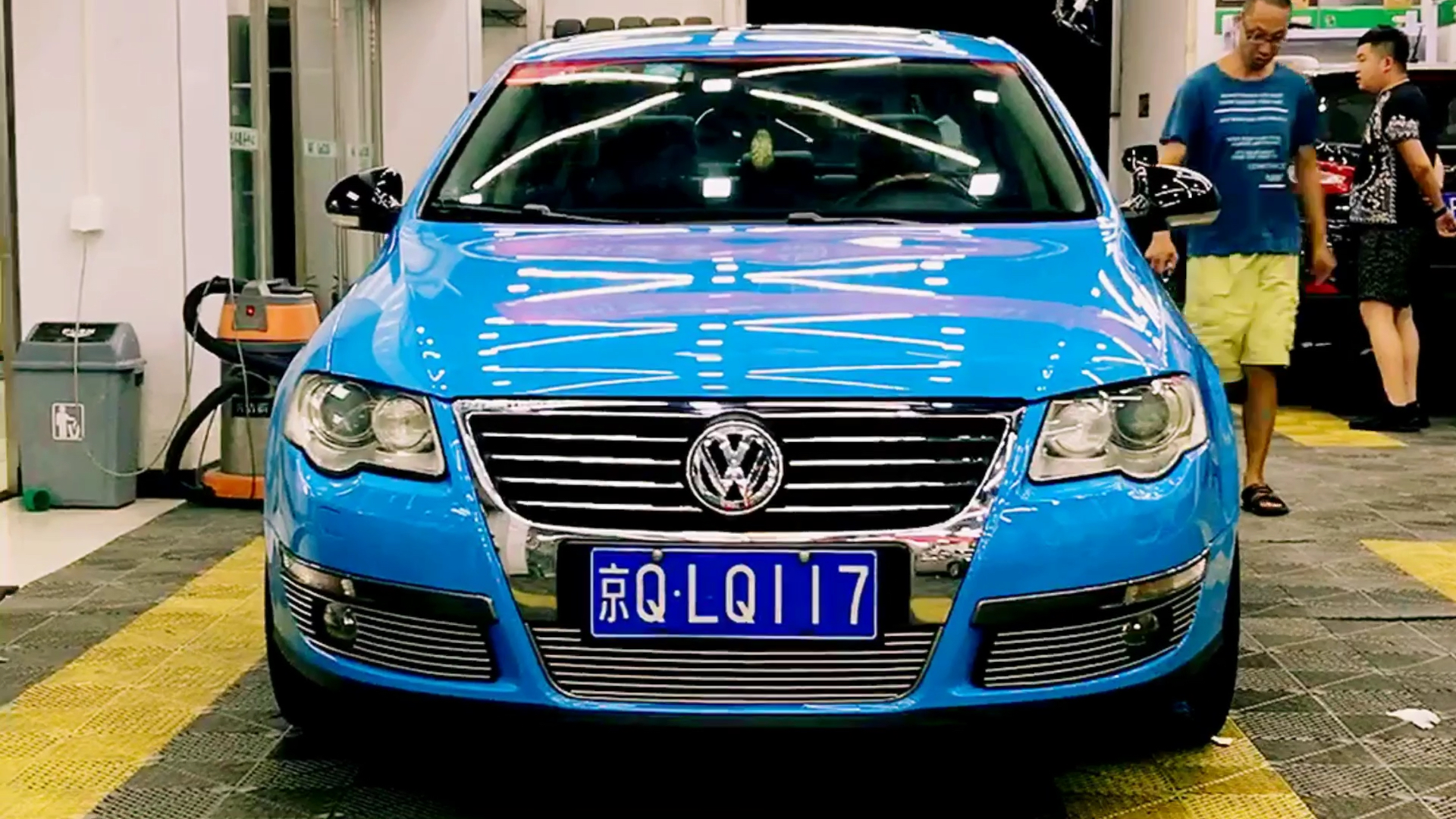 迈腾r32施工天空蓝改色膜 .