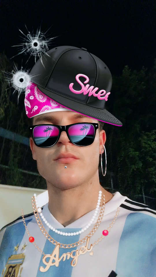 rolling a photo shooting.  照片拍摄