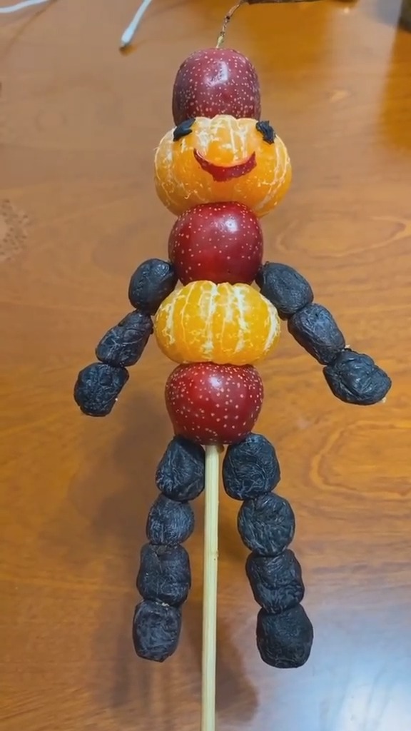 扎个小人,做美观又好吃的糖葫芦!