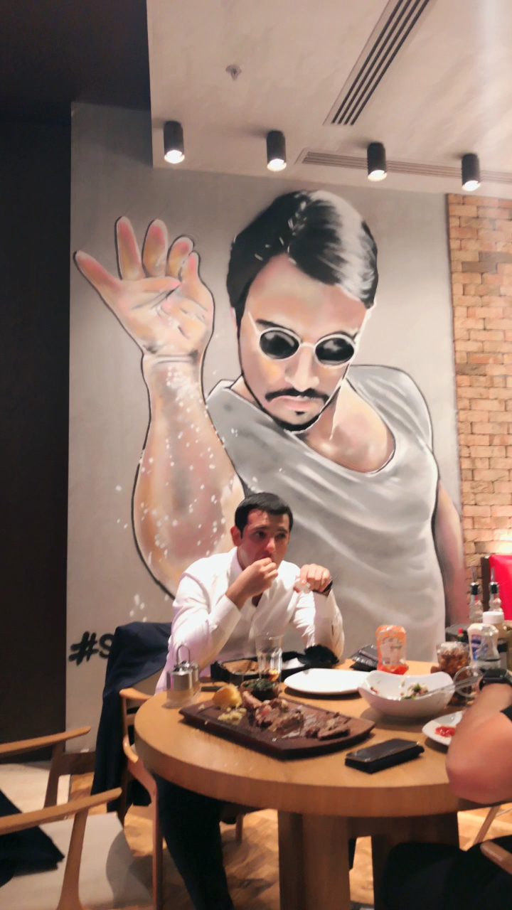 你的美食博主已上线97土耳其网红餐厅-撒盐哥的店99牛肉超好吃,撒