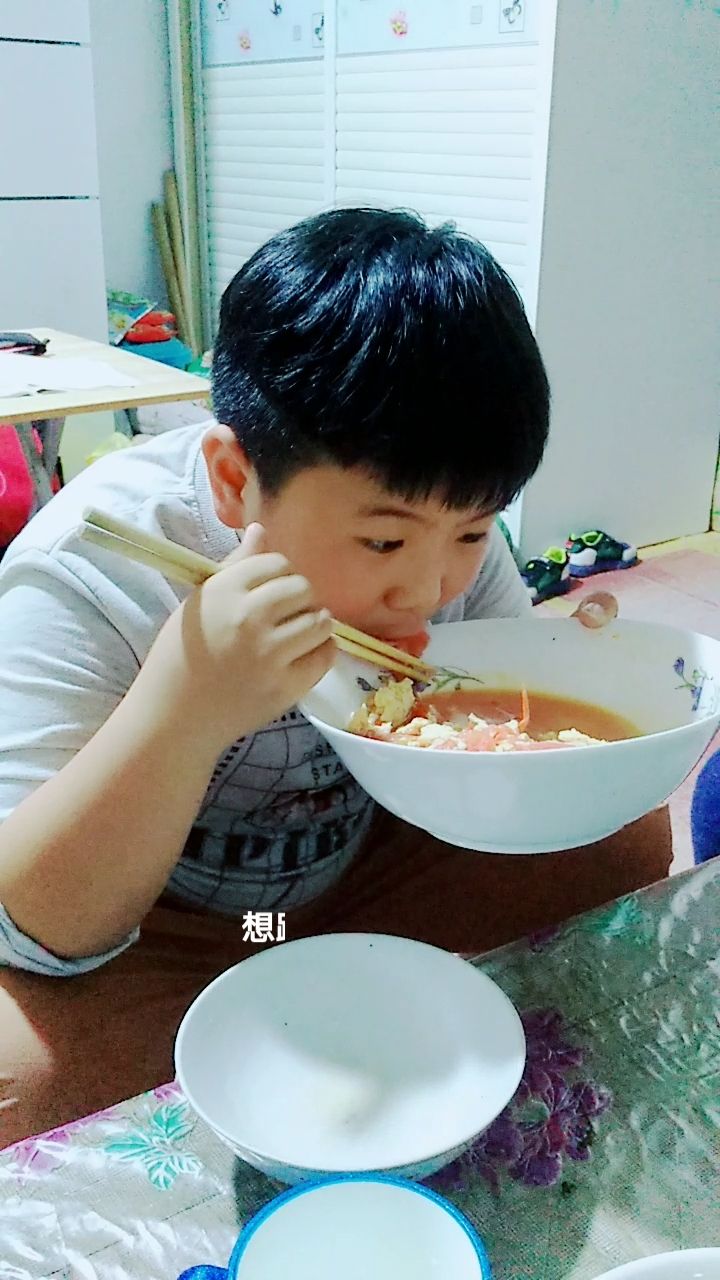 你们家吃饭有用盆的吗989898