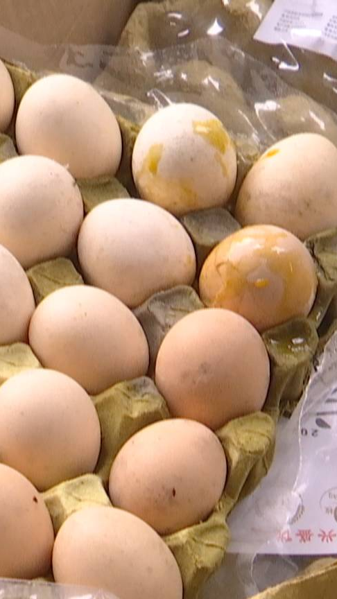 男子网购的鸡蛋全部发霉,涉事平台:对方非真实消费者有刷单嫌疑