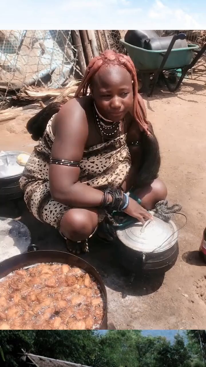 非洲酋长的女儿做中午饭,眼前这一幕,有点不堪入目