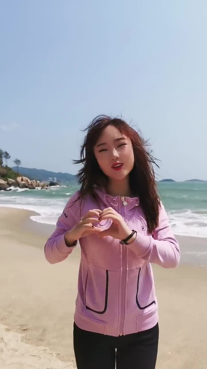 吖颜久冰新的一年祝大家的烦恼像头发一样越来越少