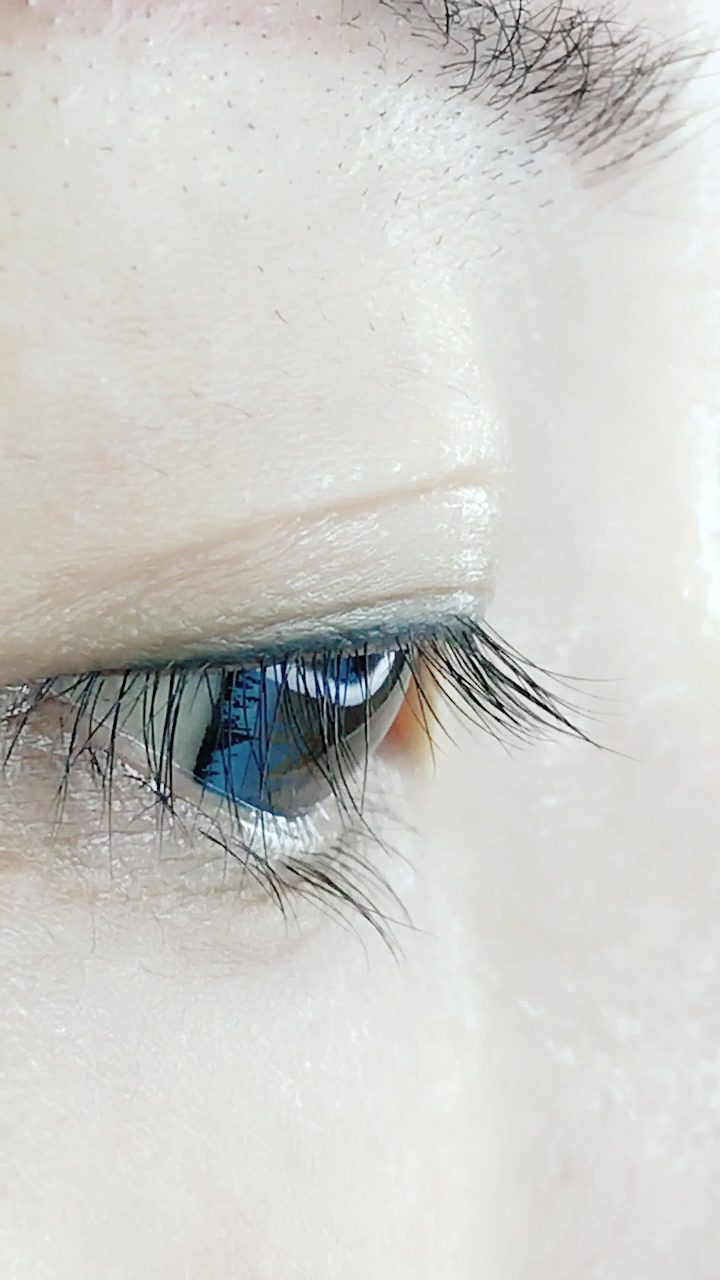 清澈见底的眼神给谁看?