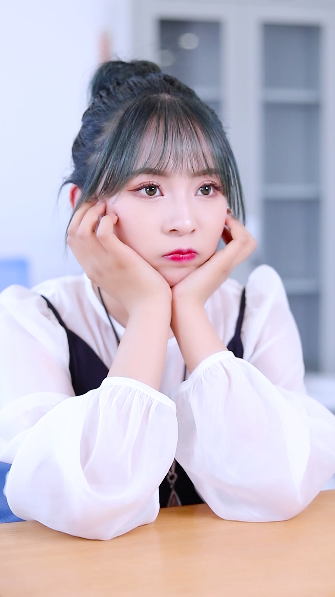 没办法,谁让我是吃可爱长大的呢?聪明伶俐,人见人爱