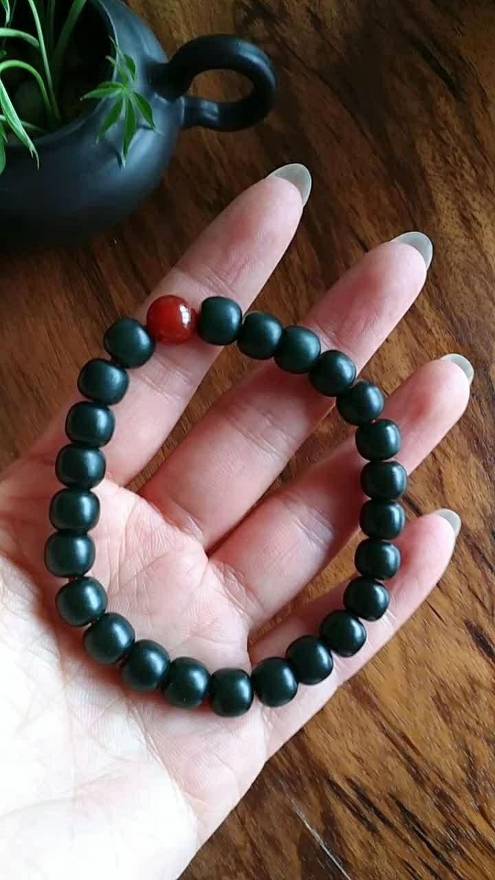 我的新宠:新疆和田 塔青 "黑羊脂" 玉手串