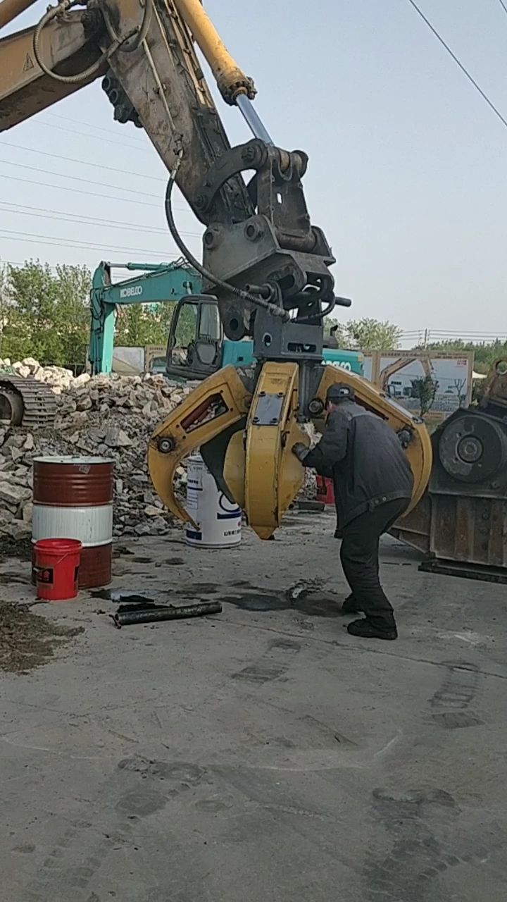 挖掘机上的爪子,抓钢机你用过吗?