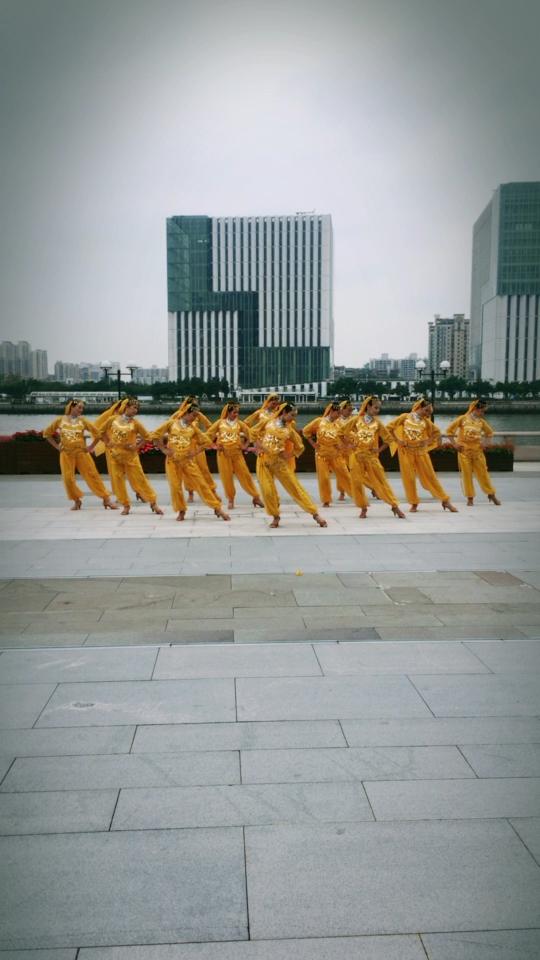炫舞飞扬舞蹈视频（炫舞飞扬的意思是什么）《炫舞飞扬歌曲》