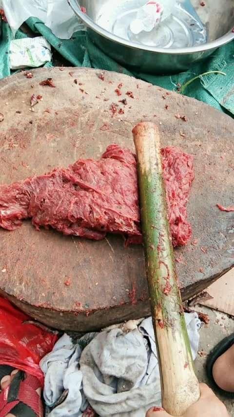 傣族打肉搞朵生