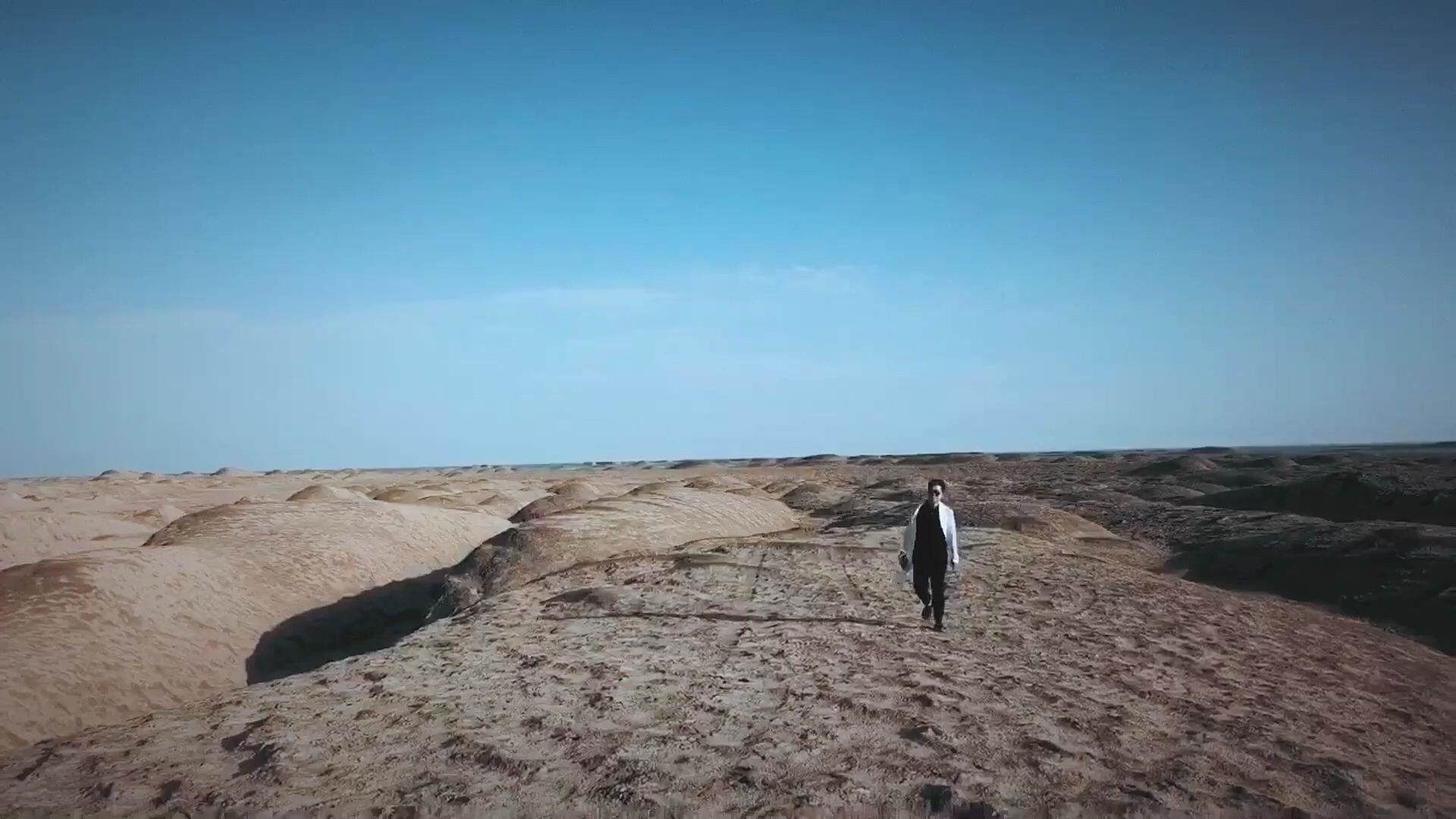 做一个孤独却不寂寞的人,走遍这世界所有的诗和远方