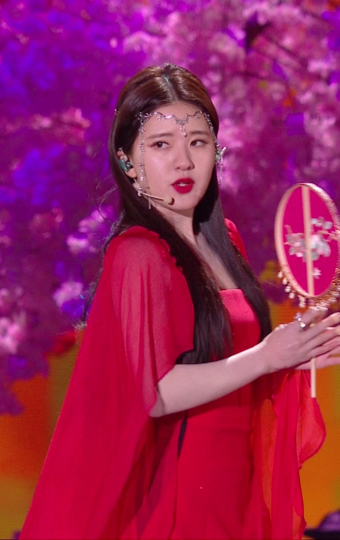 浙江卫视跨年 赵露思表演的《芒种》也太甜了吧!