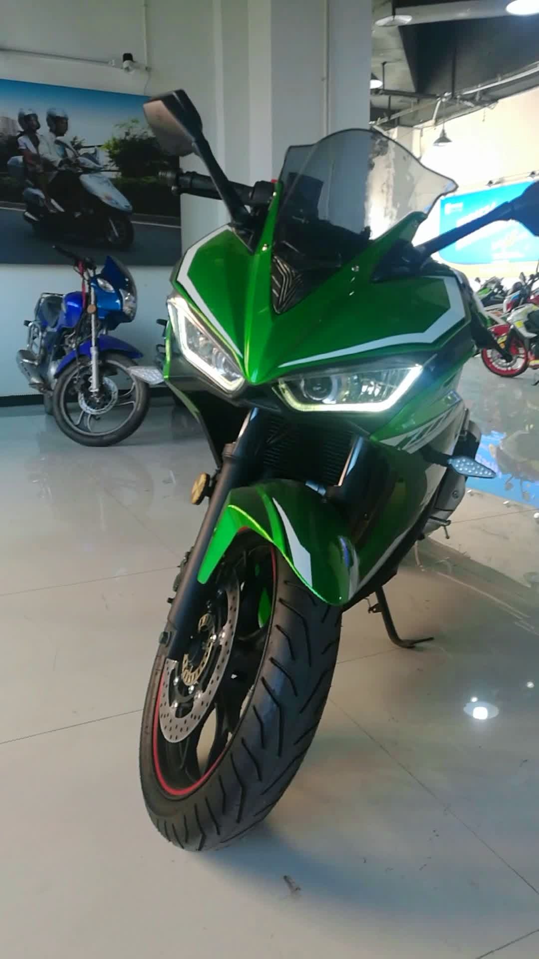 新感觉双缸 水冷 电喷350cc跑车 ,原价19800,年底清仓价13800,喜欢的