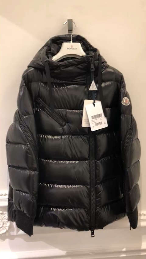 moncler 蒙口18秋冬新款羽绒服 款号liriope 现场代哦
